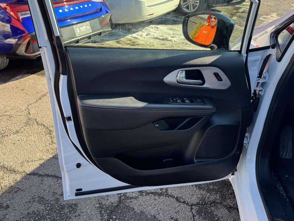 2024 Chrysler Pacifica Hybrid S Appearance Pkg