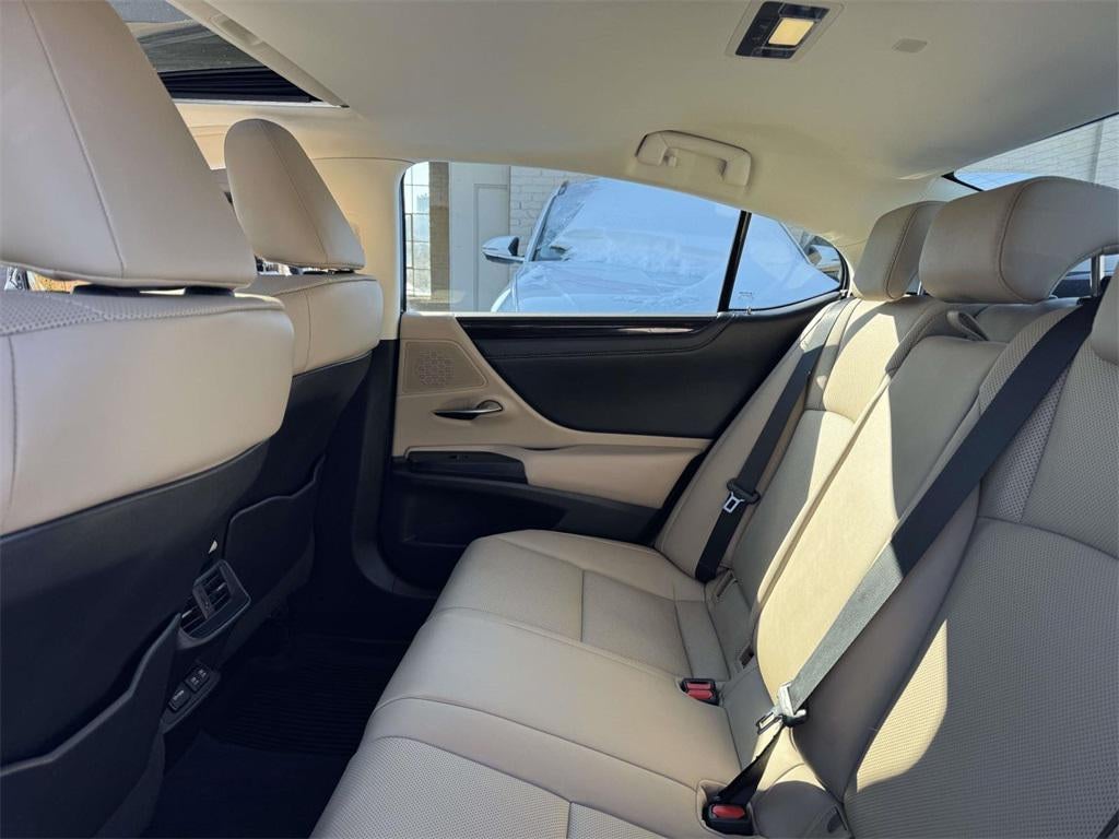 2021 Lexus ES 300h 300h