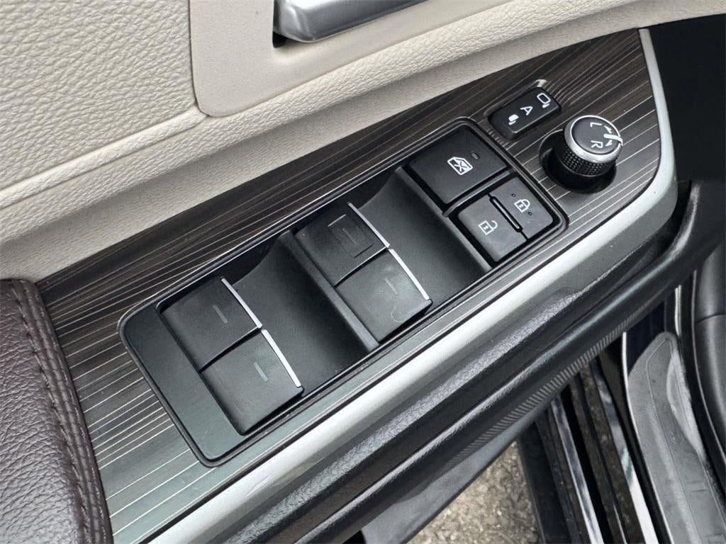 2023 Toyota Sienna Platinum