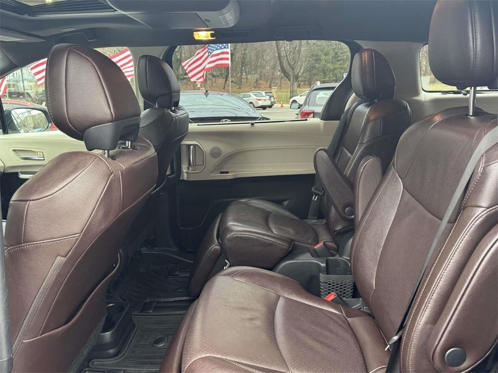 2023 Toyota Sienna Platinum