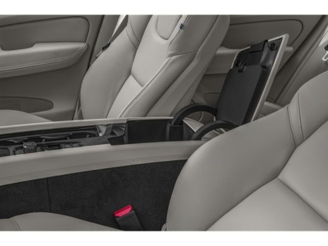 2020 Volvo XC60 T6 Momentum