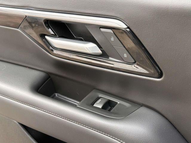 2025 Chevrolet Suburban LT