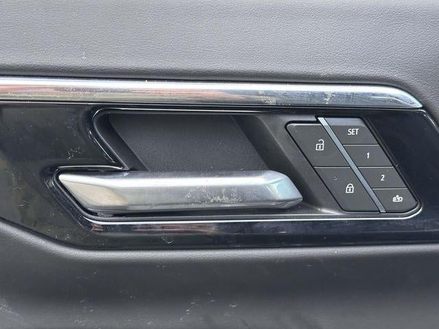 2025 Chevrolet Suburban 4WD LT