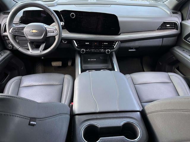 2025 Chevrolet Suburban 4WD LT