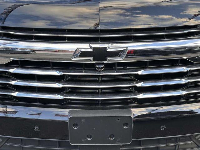 2025 Chevrolet Suburban 4WD LT