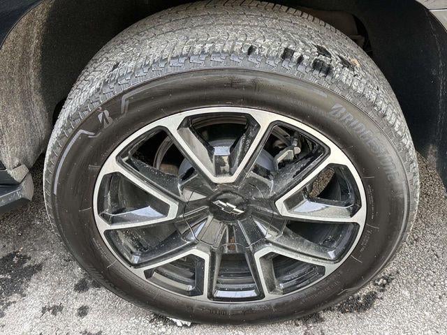 2025 Chevrolet Suburban 4WD RST