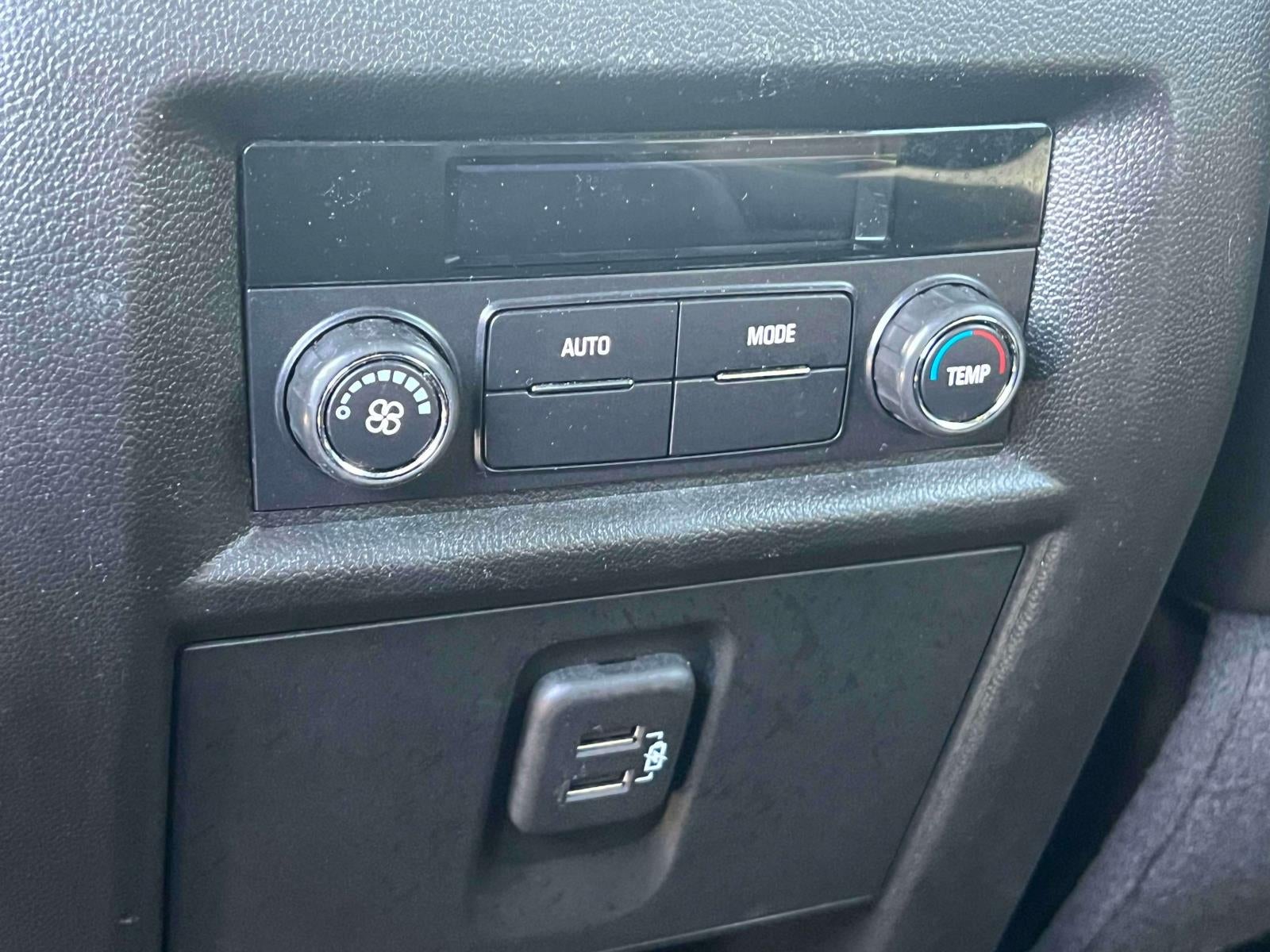 2023 Chevrolet Traverse AWD LT Leather