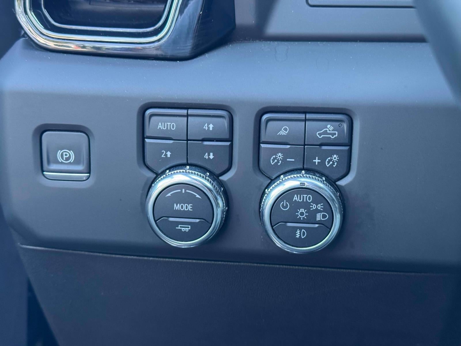 2025 GMC Sierra 2500HD Crew Cab, Standard Bed, AT4, 4WD