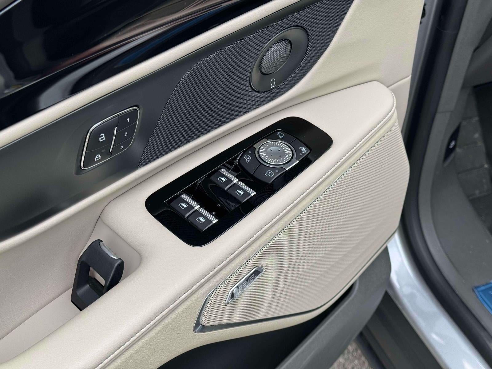 2025 Lincoln Nautilus Reserve