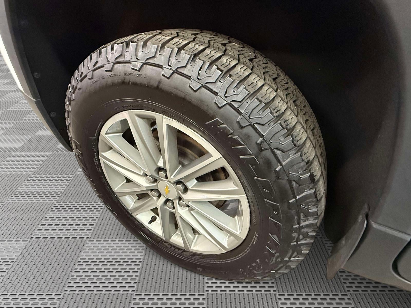 2023 Chevrolet Traverse AWD LT Cloth