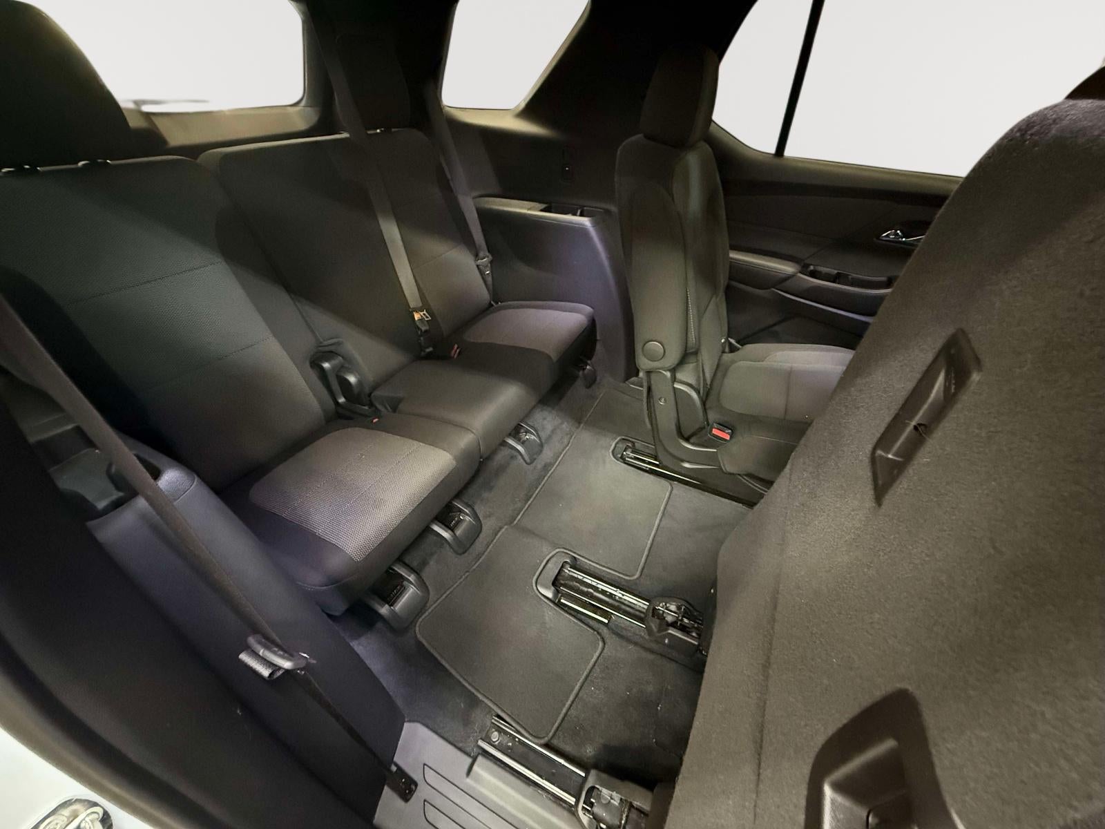2023 Chevrolet Traverse AWD LT Cloth