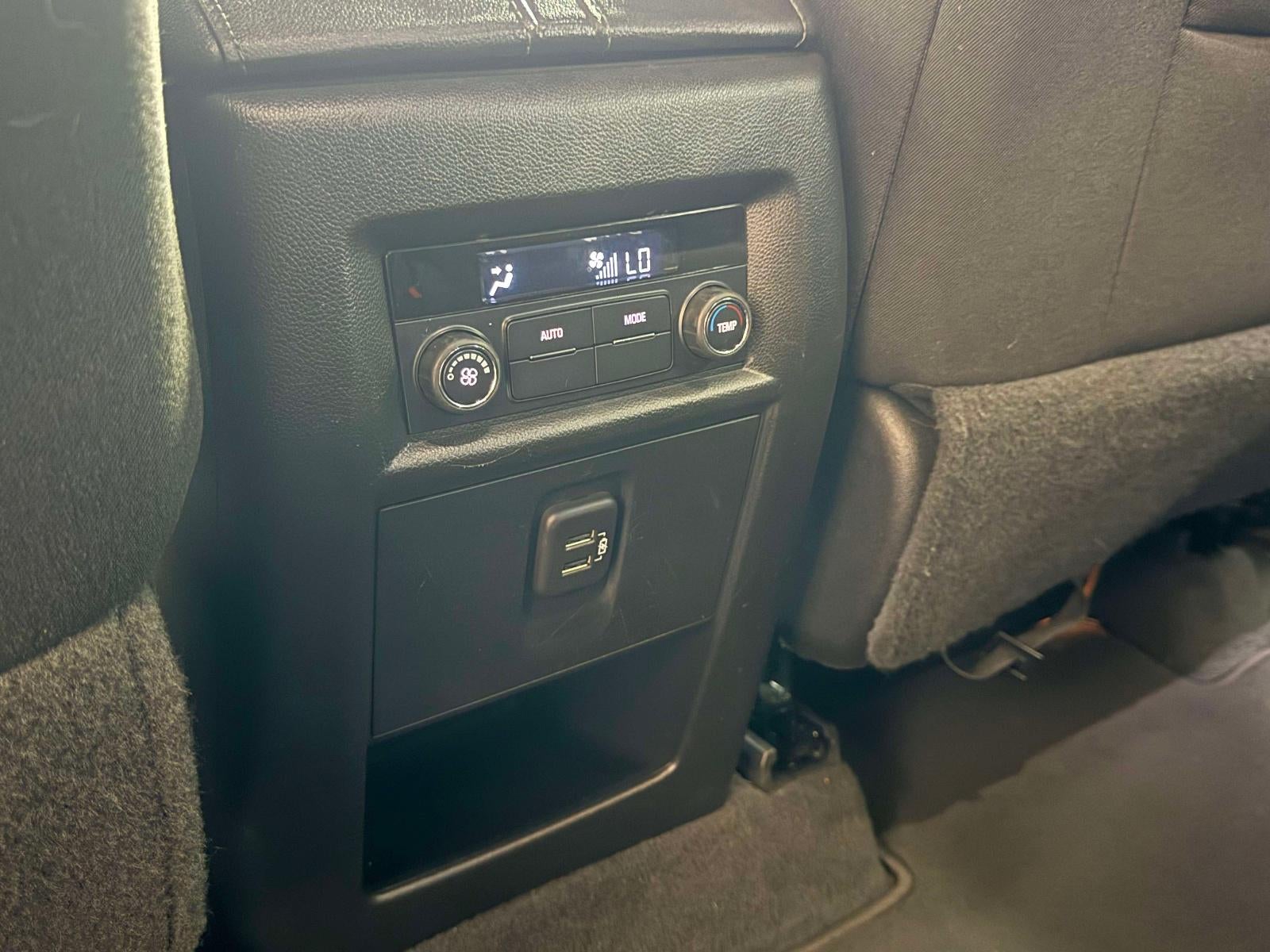 2023 Chevrolet Traverse AWD LT Cloth