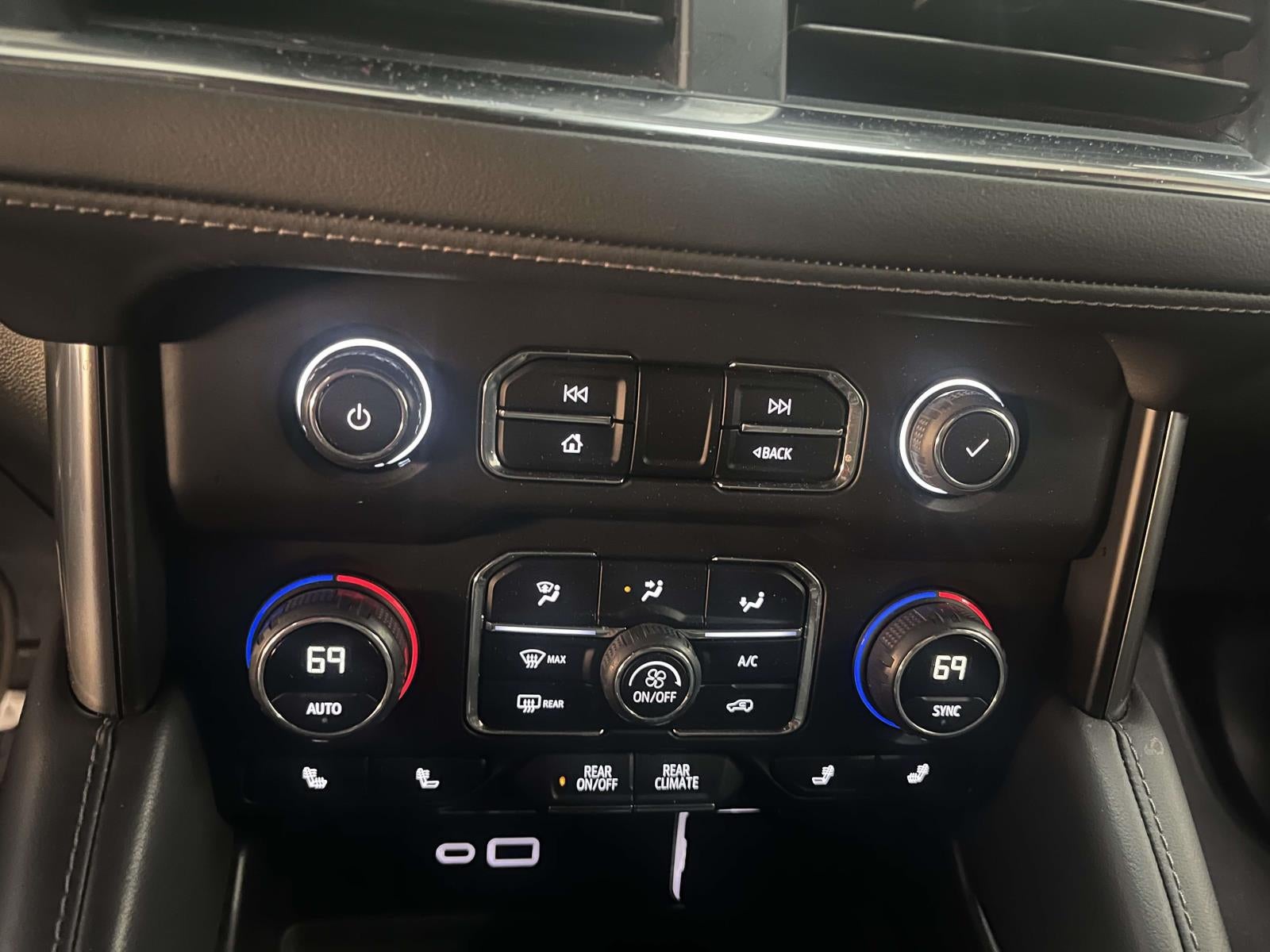 2024 Chevrolet Suburban 4WD LT