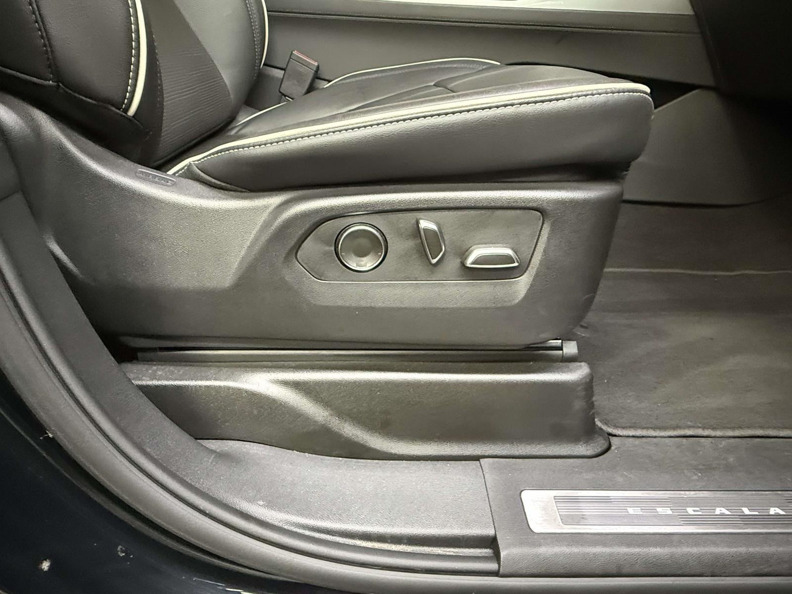 2025 Cadillac Escalade ESV Sport