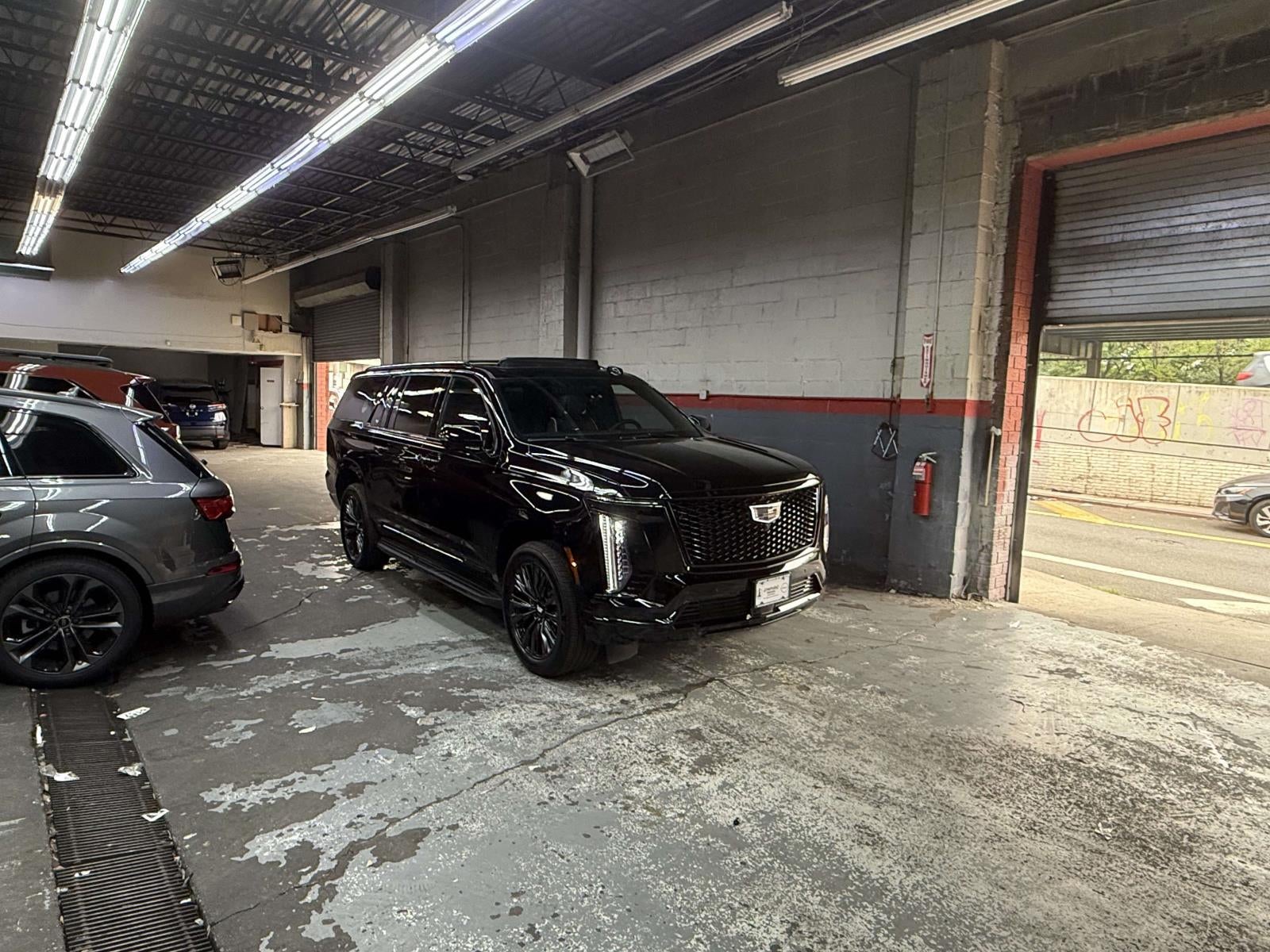 2025 Cadillac Escalade ESV Sport