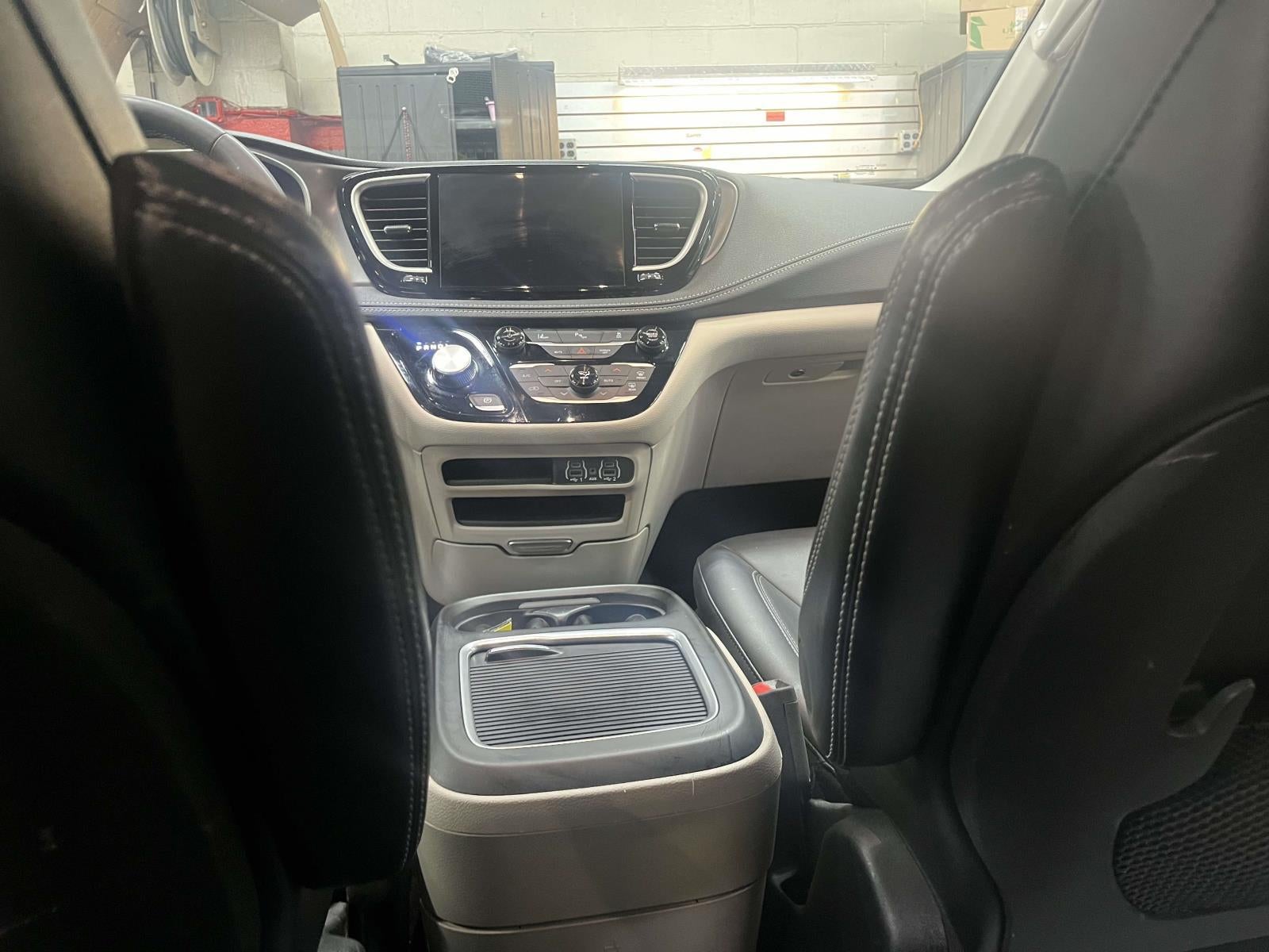 2024 Chrysler Pacifica Hybrid Select