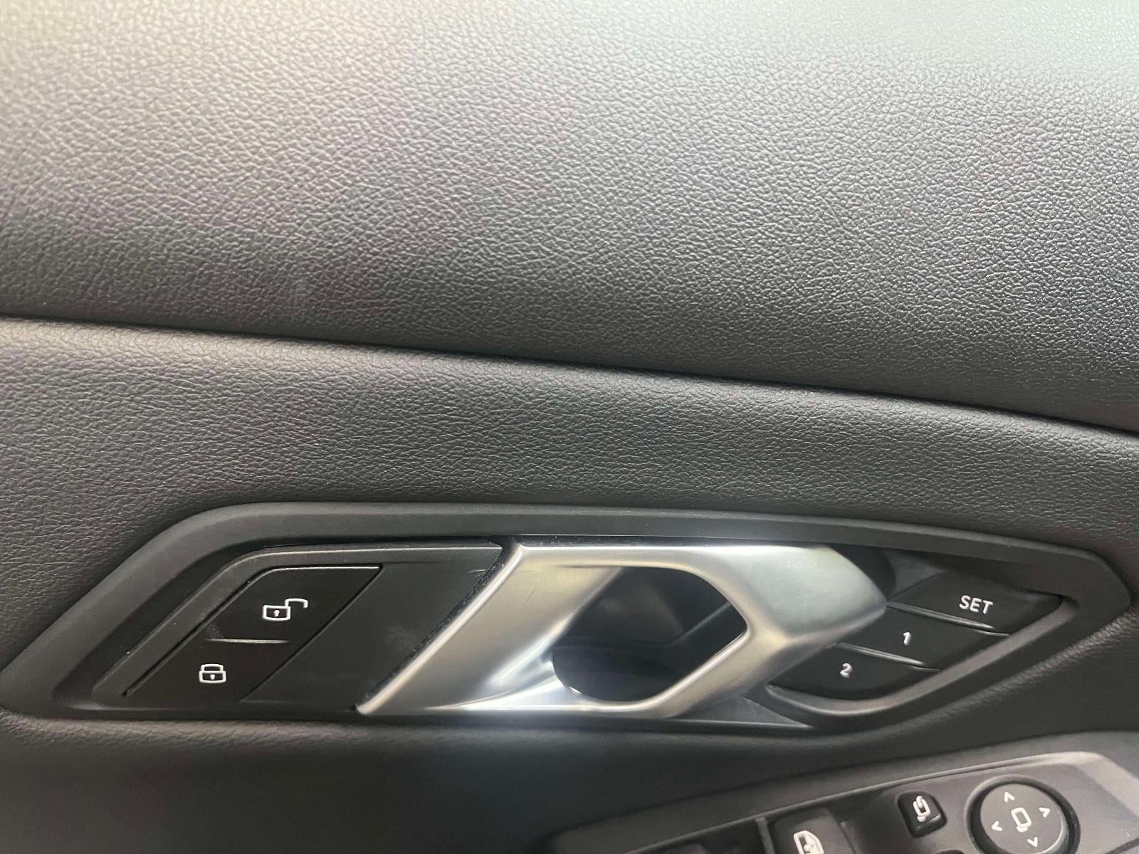 2025 BMW 330i 330i