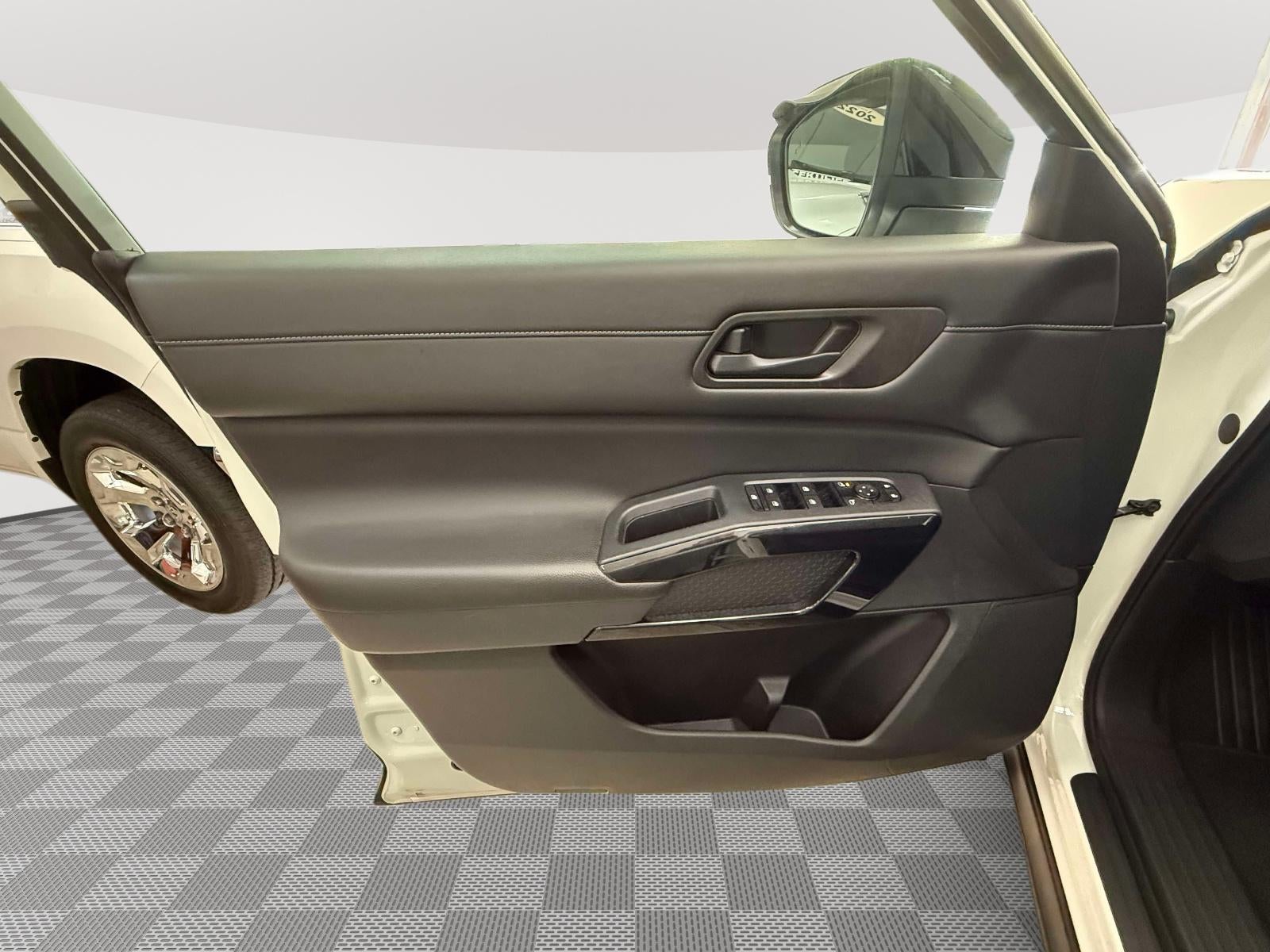 2023 Nissan Pathfinder S 4WD