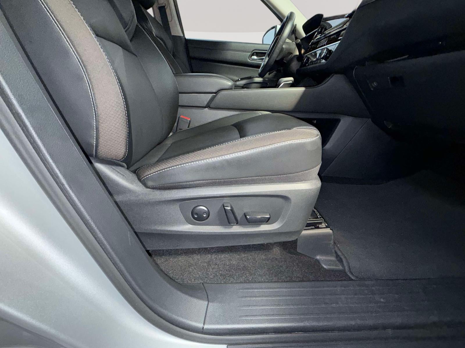 2024 Nissan Pathfinder SL 4WD
