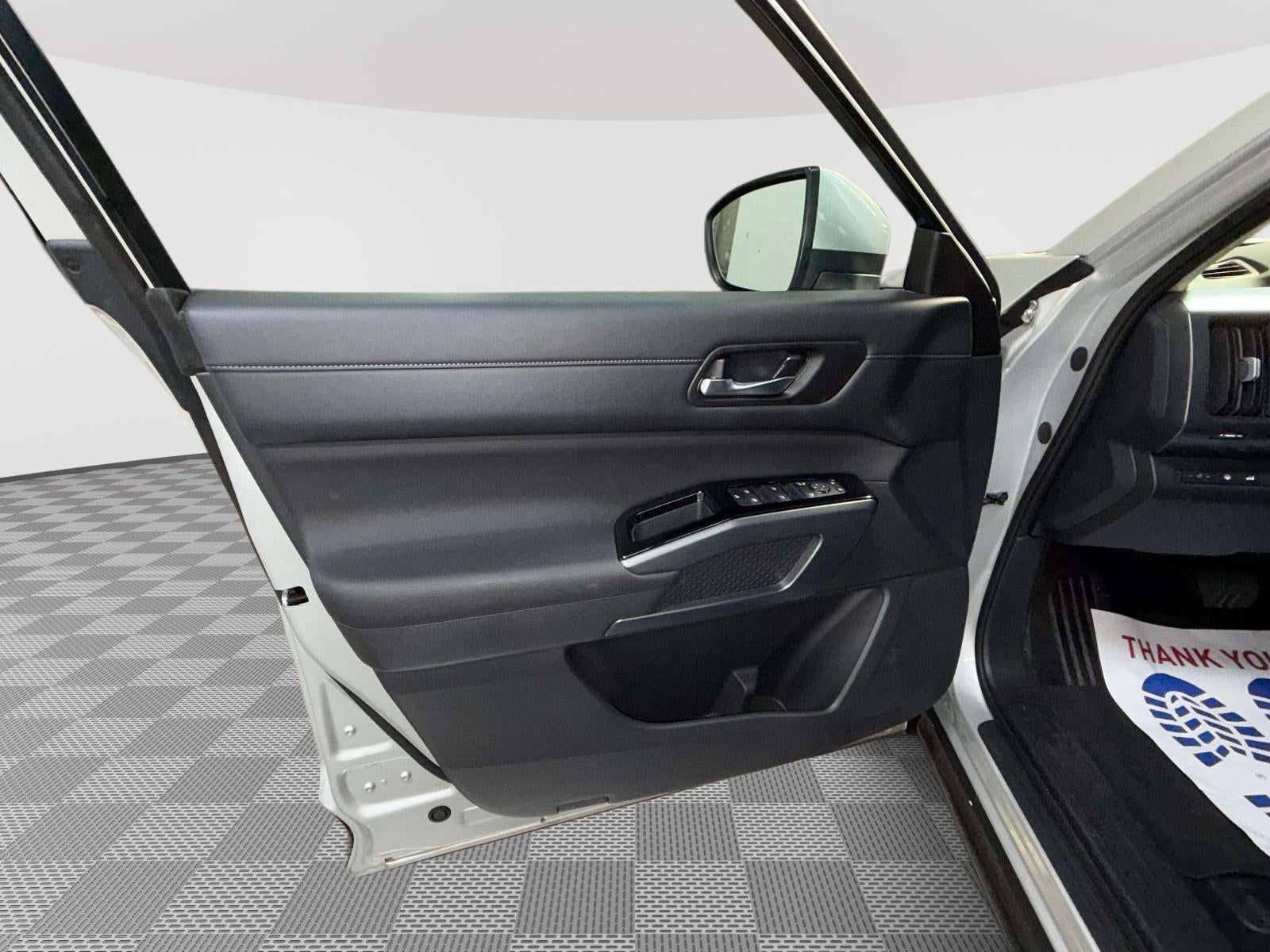2024 Nissan Pathfinder SL 4WD