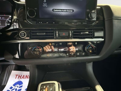 2024 Nissan Pathfinder SL 4WD