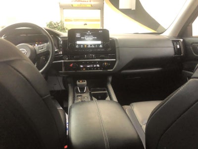 2023 Nissan Pathfinder SL 4WD