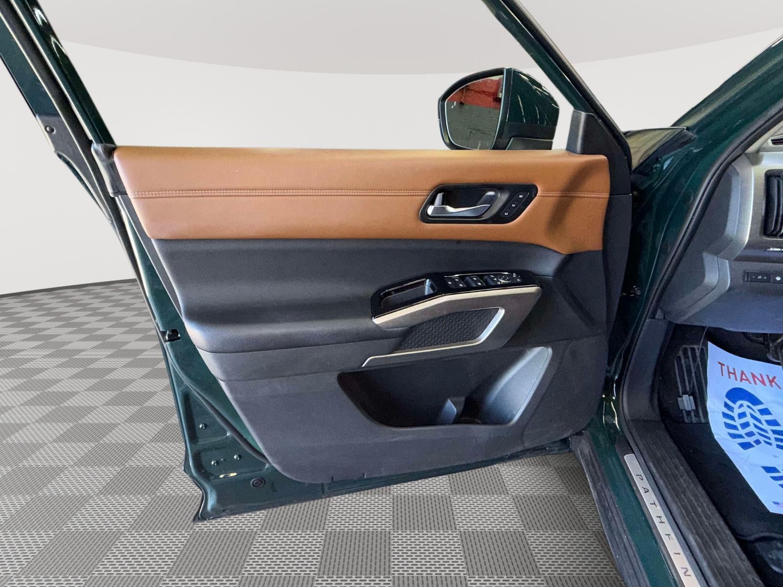 2023 Nissan Pathfinder Platinum 4WD