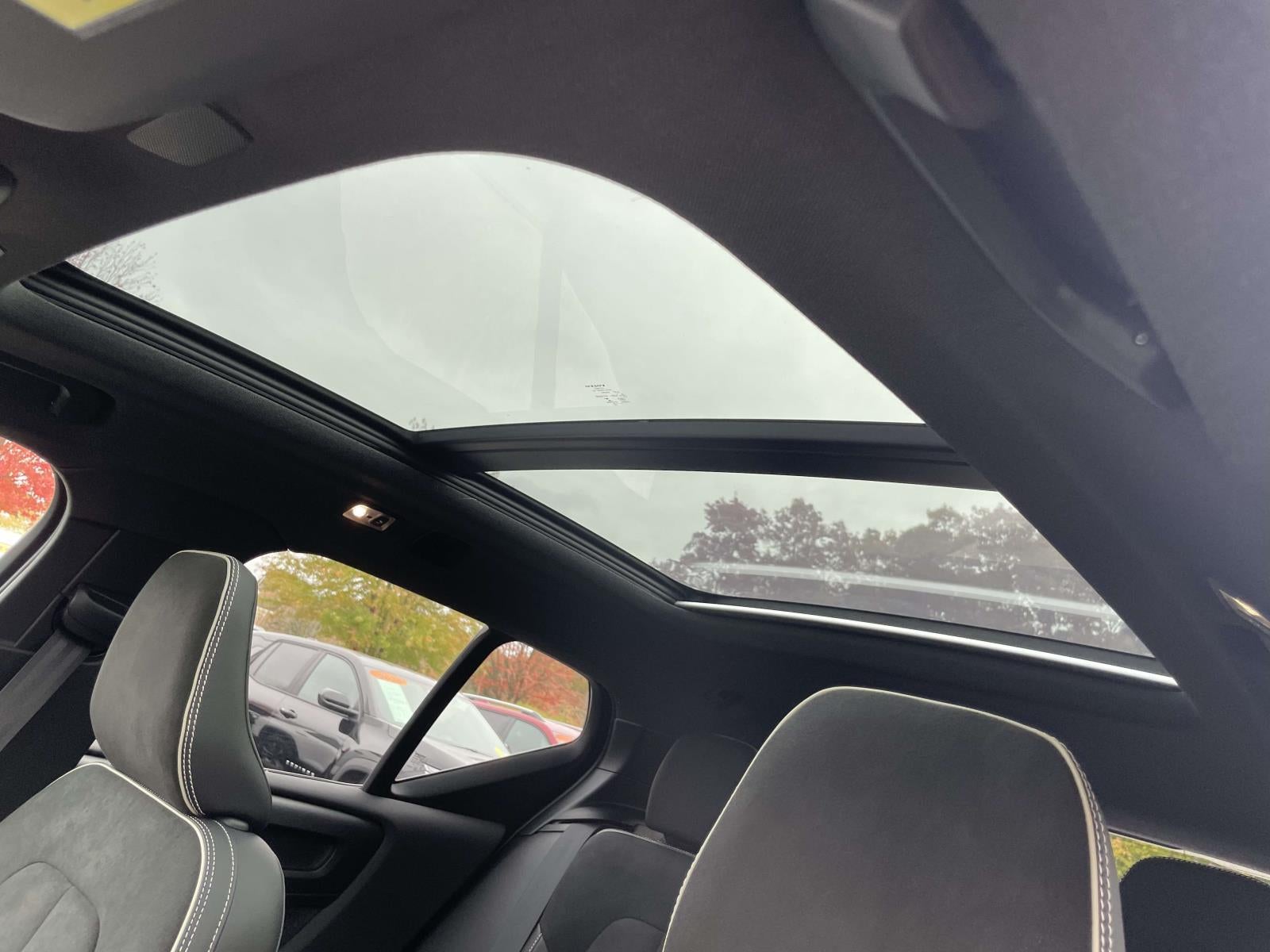 2022 Volvo XC40 T5 R-Design