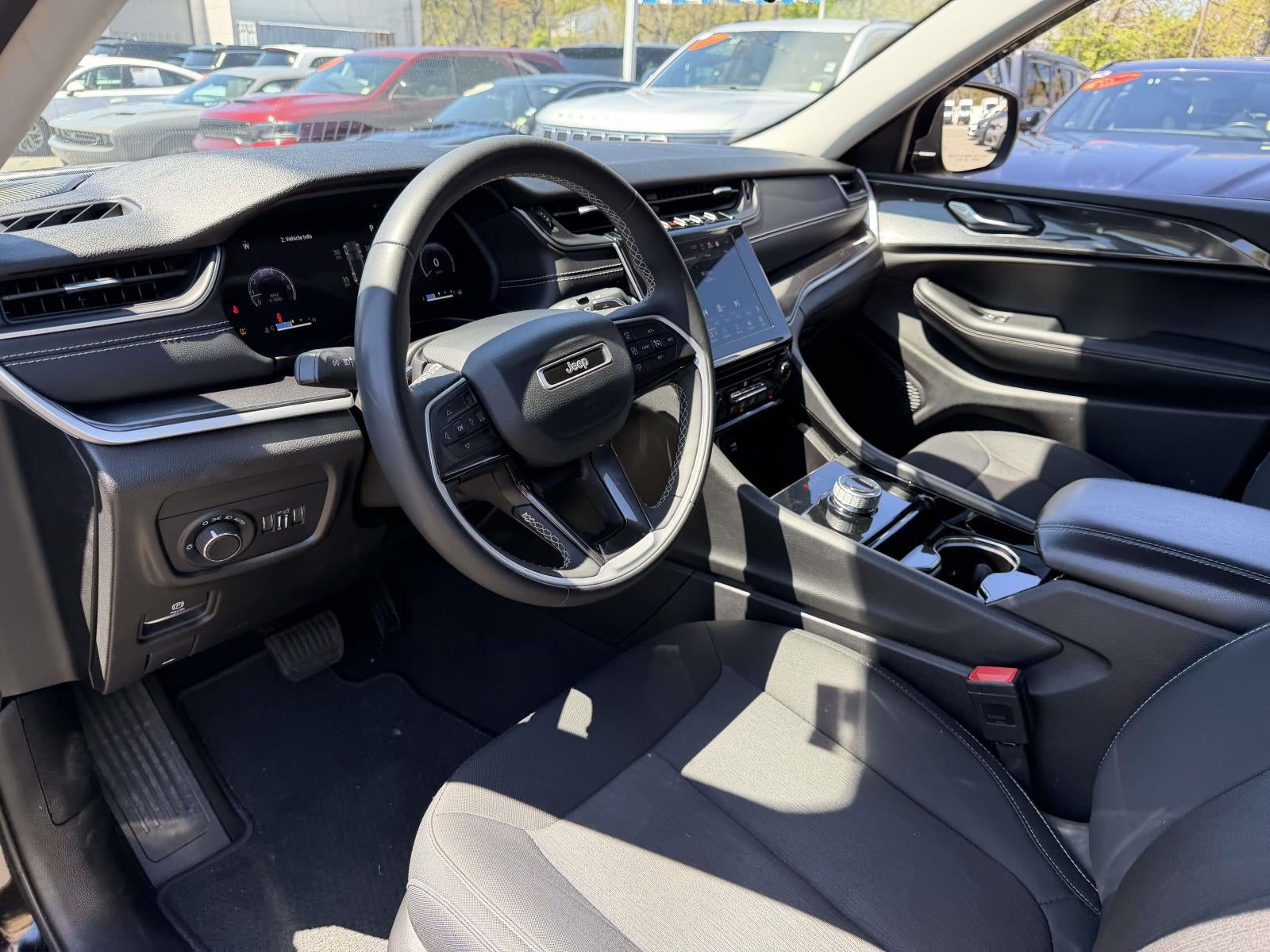 2023 Jeep Grand Cherokee Laredo 4x4