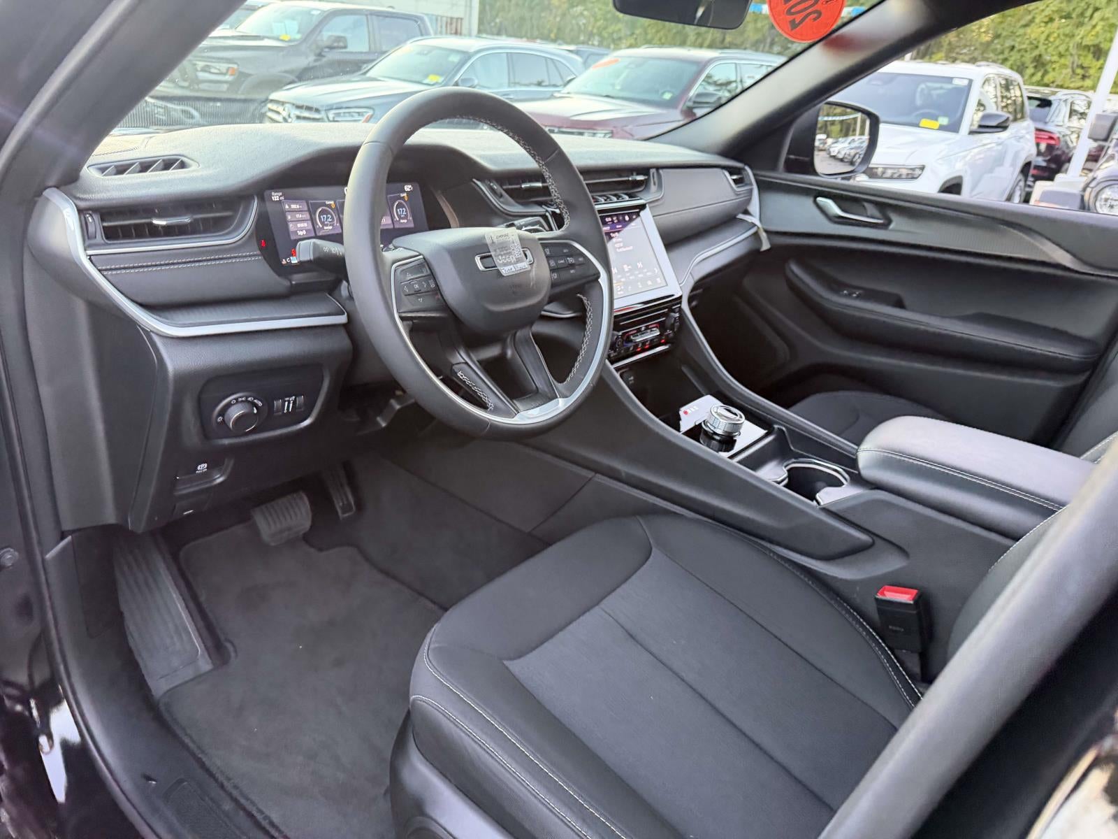 2025 Jeep Grand Cherokee Laredo X 4x4