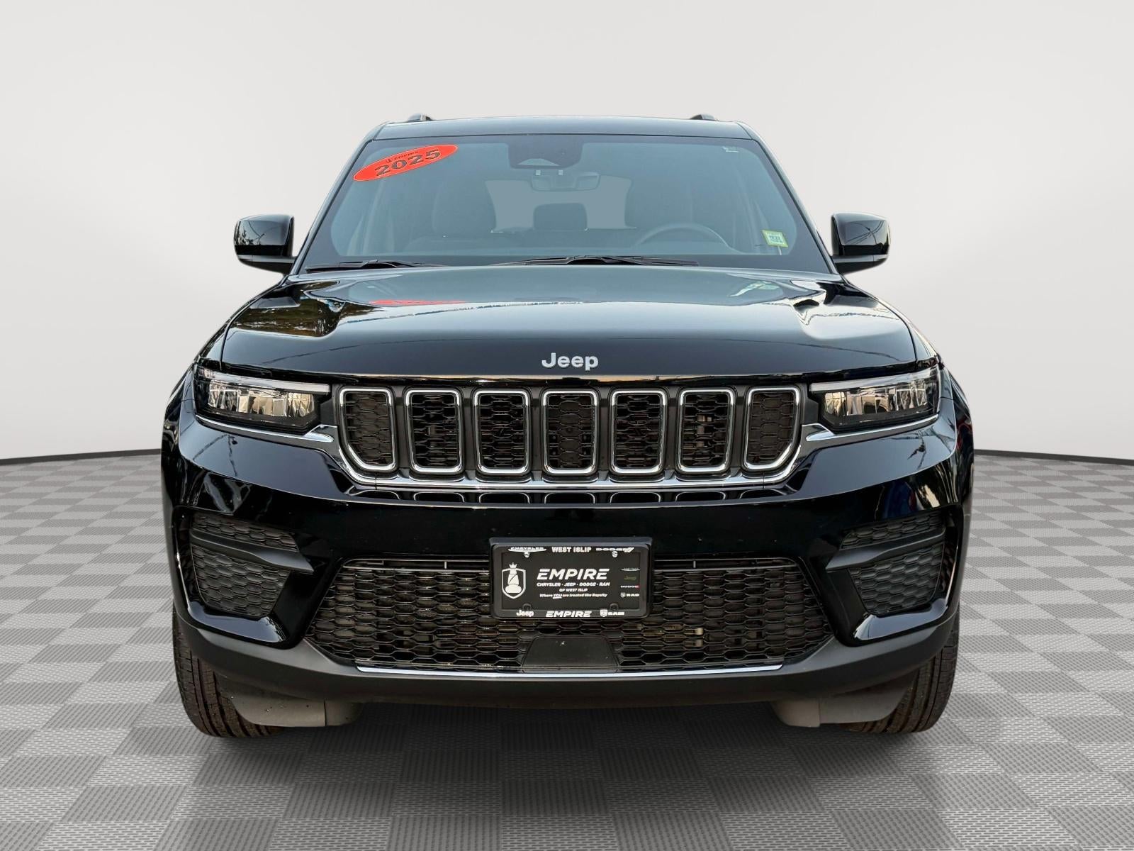 2025 Jeep Grand Cherokee Laredo X 4x4
