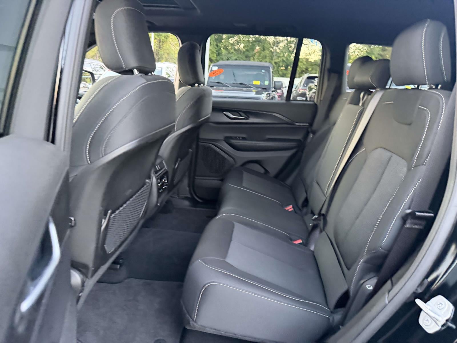 2025 Jeep Grand Cherokee Laredo X 4x4