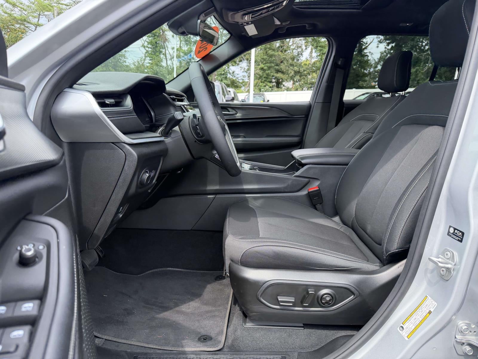 2025 Jeep Grand Cherokee Laredo X 4x4