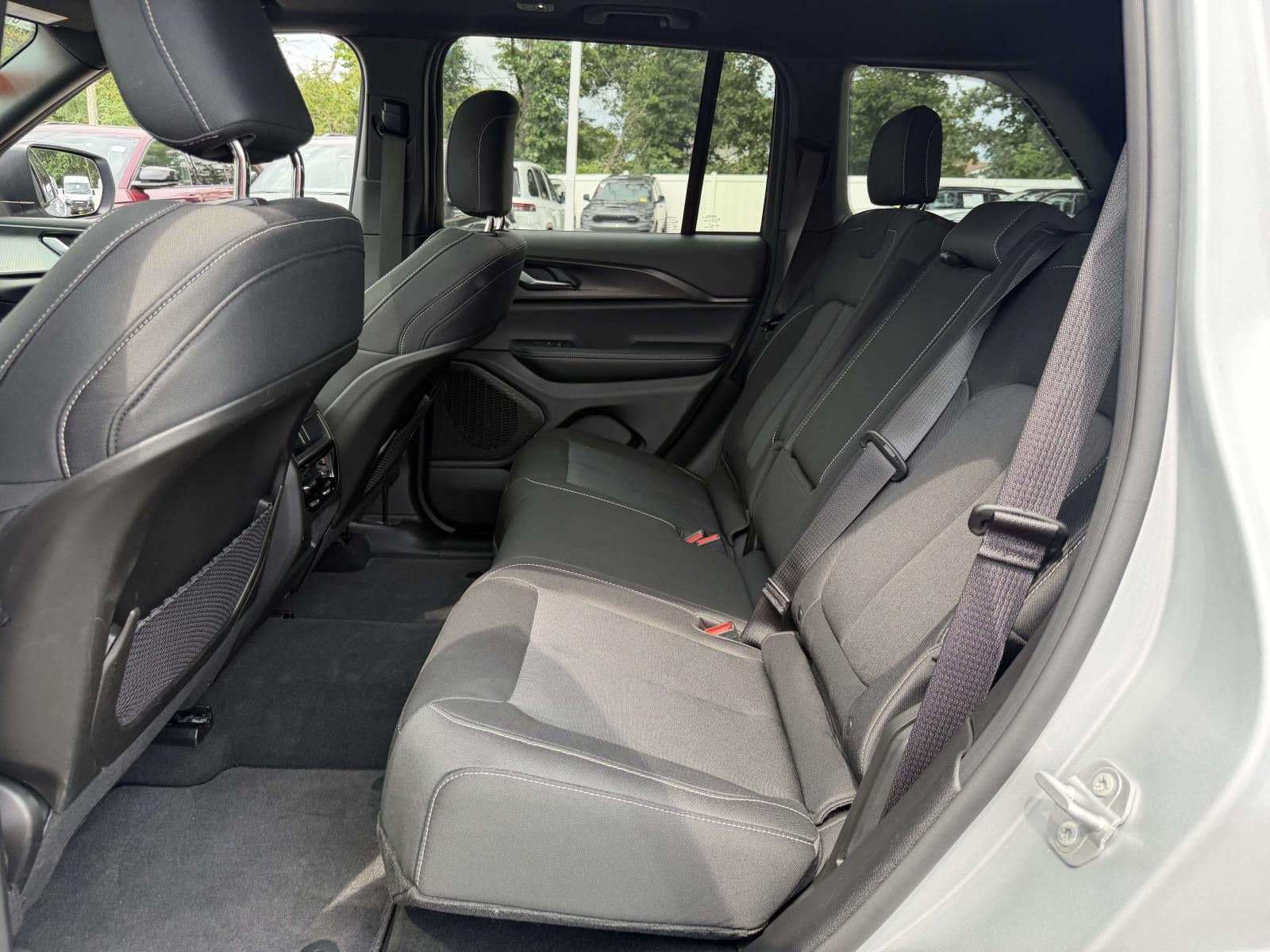 2025 Jeep Grand Cherokee Laredo X 4x4