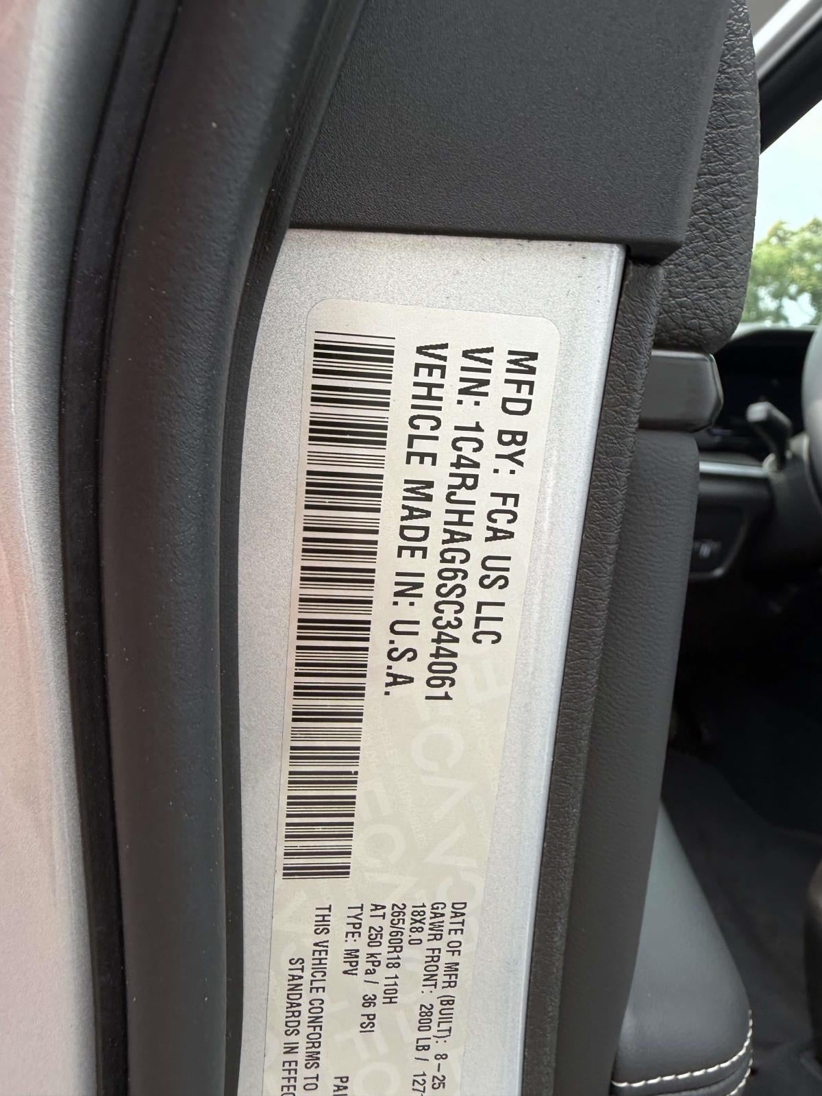 2025 Jeep Grand Cherokee Laredo X 4x4