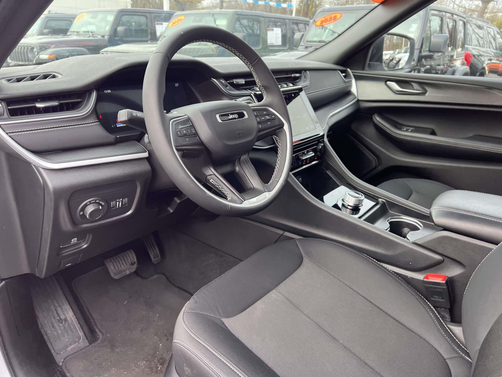 2025 Jeep Grand Cherokee L Laredo X 4x4