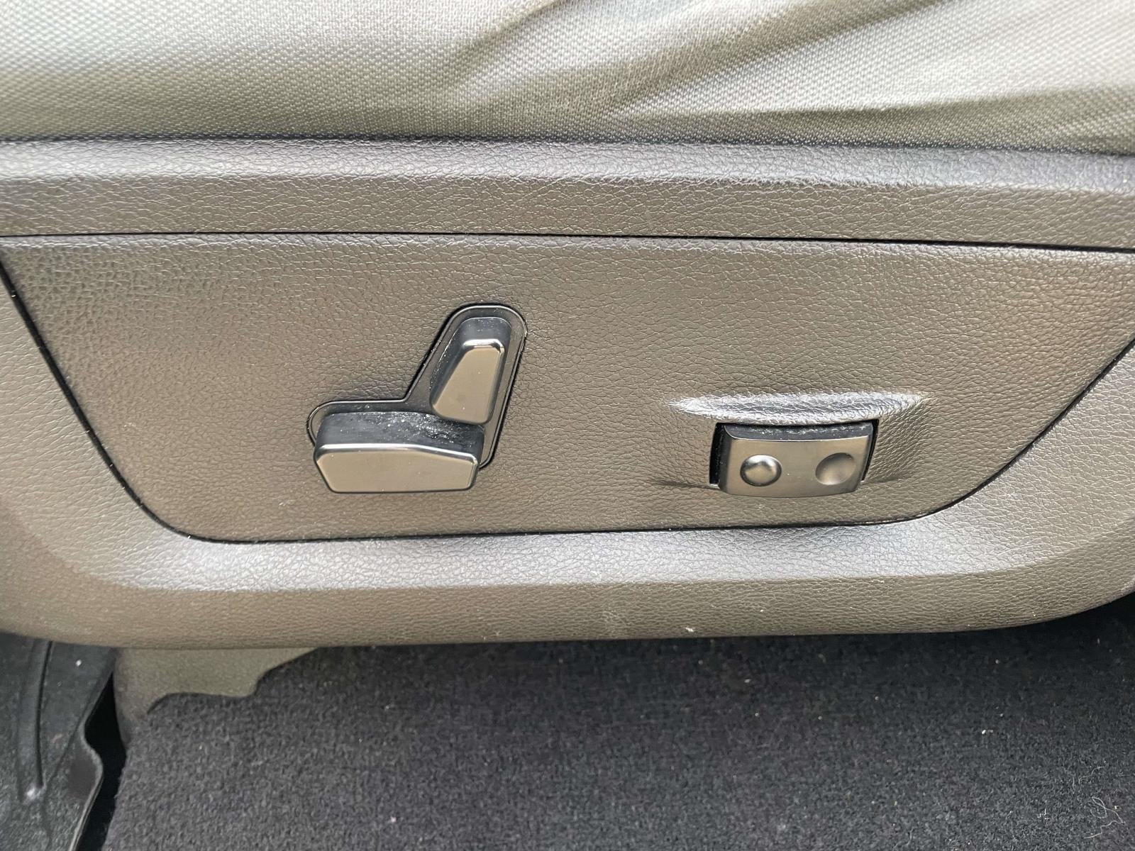 2019 RAM 1500 Classic SLT Crew Cab 4x4 5'7' Box