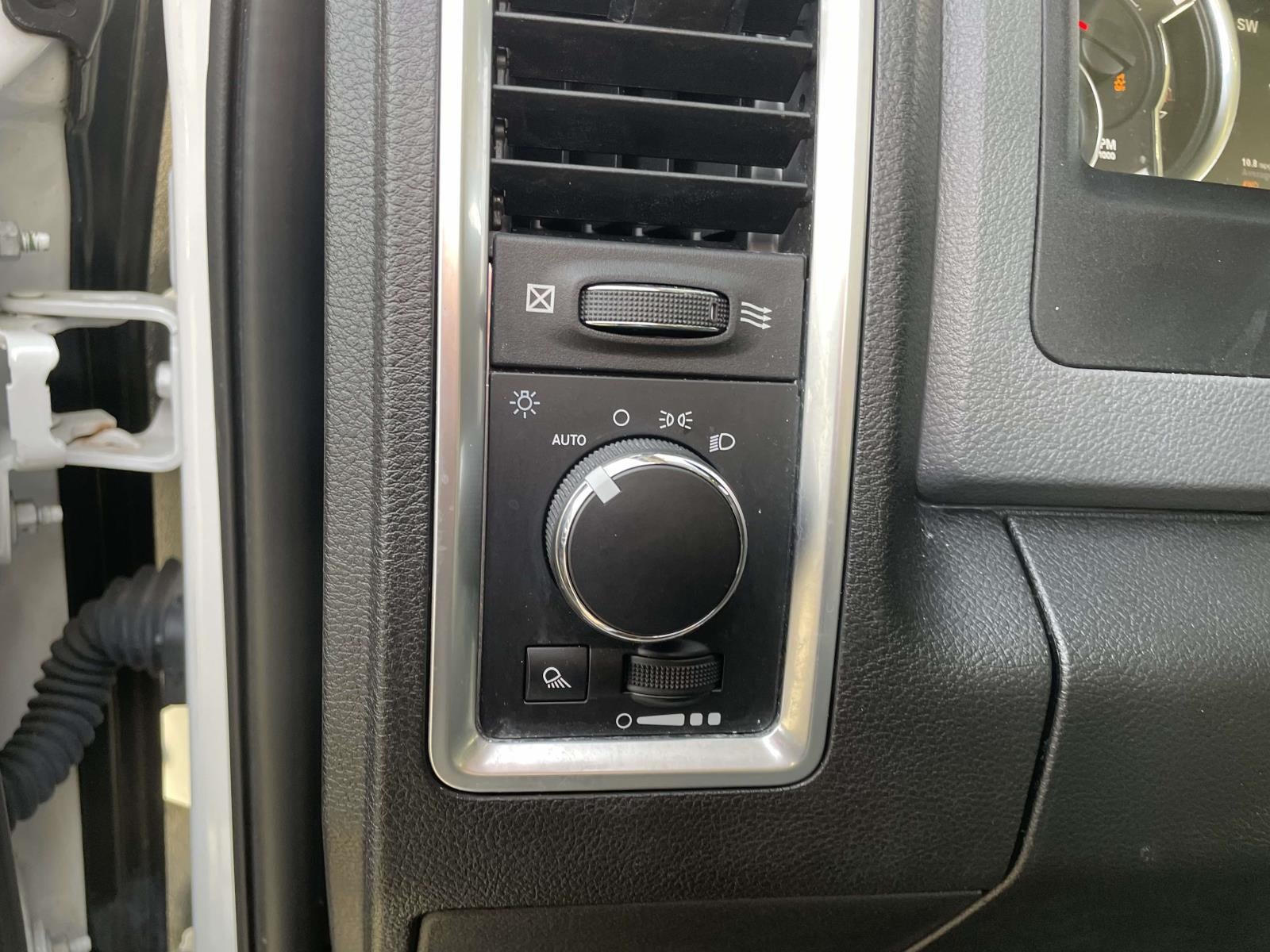 2019 RAM 1500 Classic SLT Crew Cab 4x4 5'7' Box