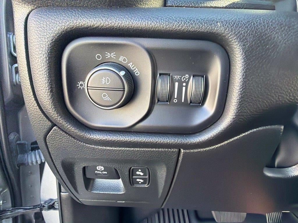 2023 RAM 1500 Laramie Crew Cab 4x4 5'7' Box