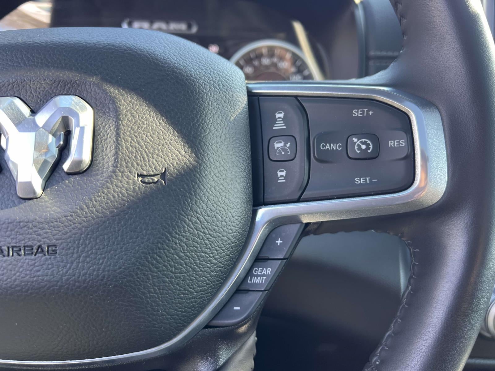 2024 RAM 1500 Laramie Crew Cab 4x4 5'7' Box