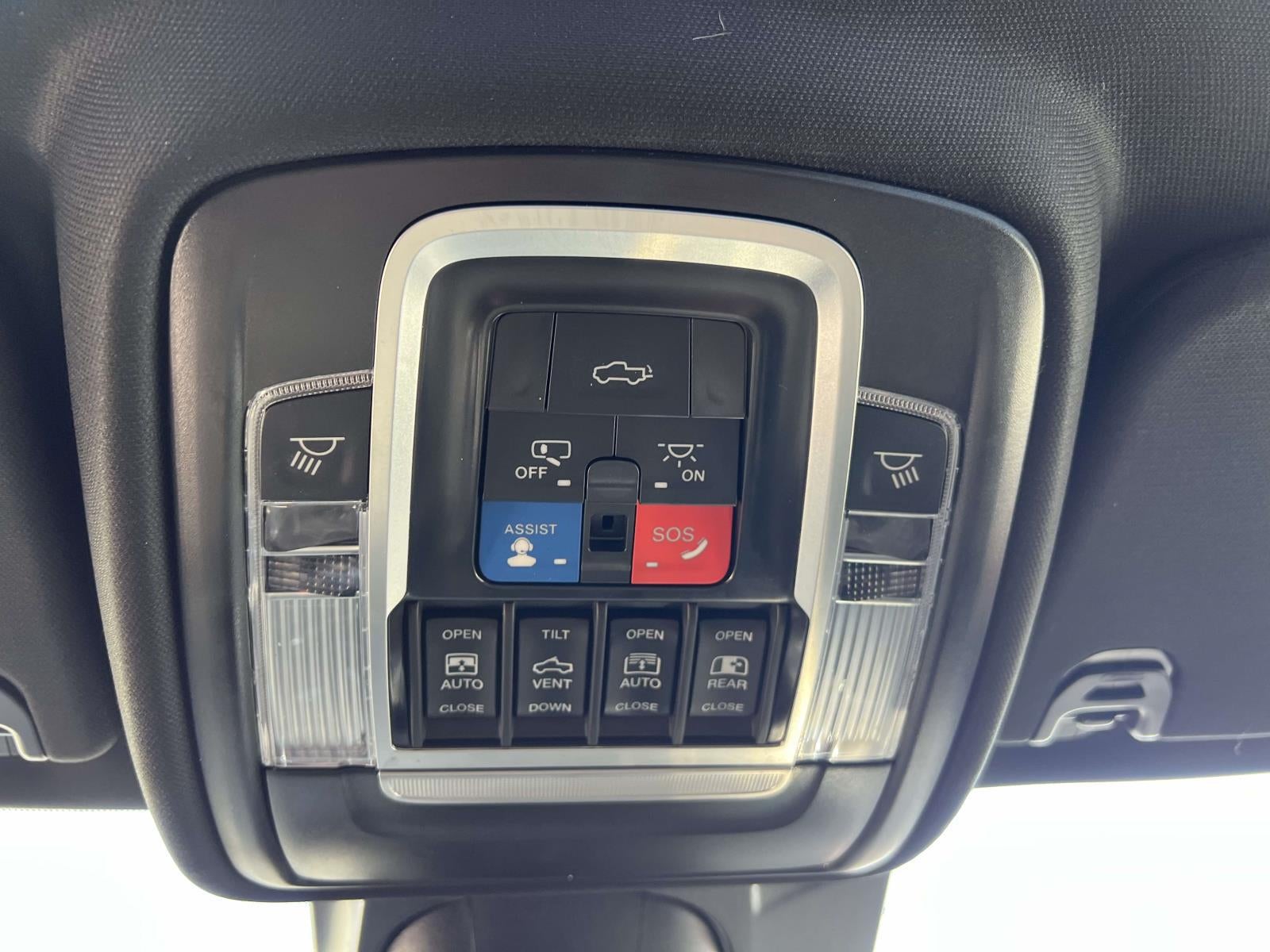 2024 RAM 1500 Laramie Crew Cab 4x4 5'7' Box