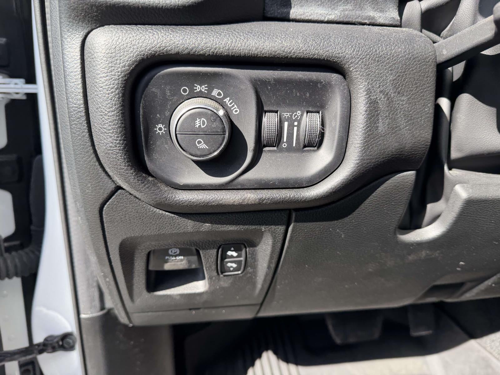 2023 RAM 1500 Laramie Crew Cab 4x4 5'7' Box