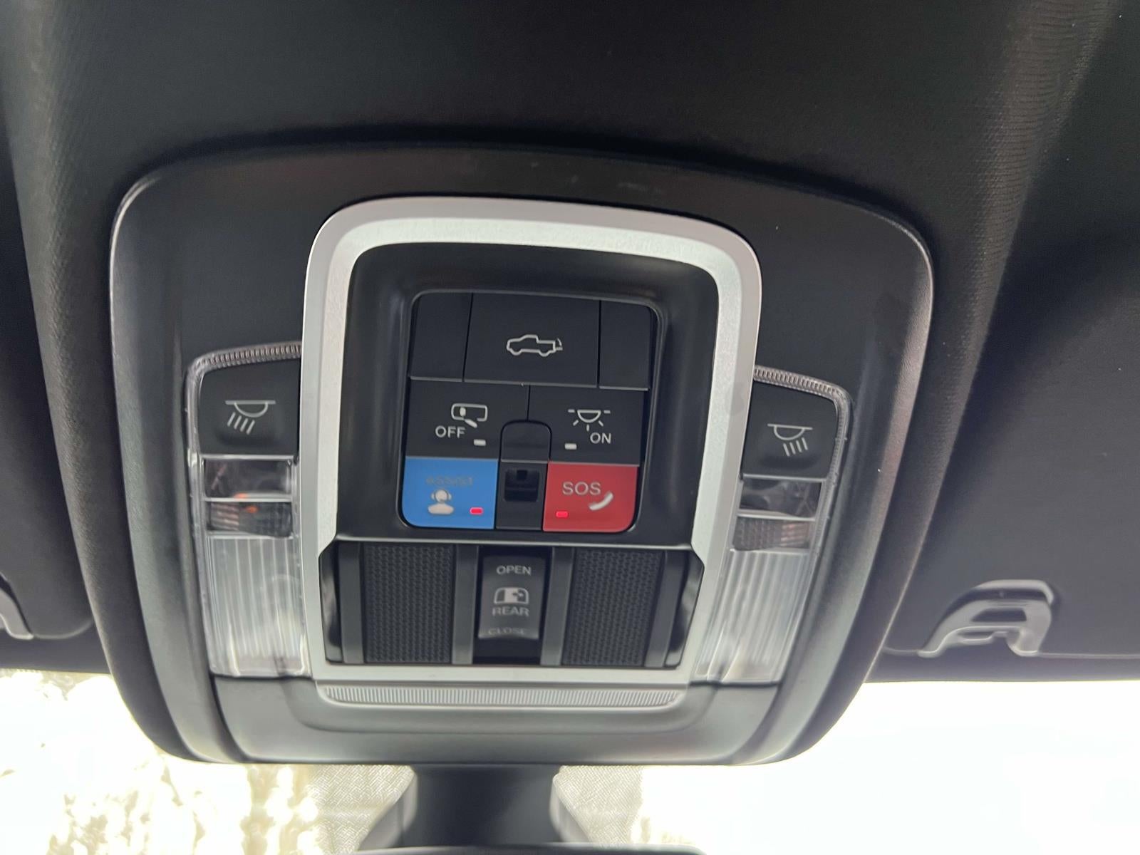 2019 RAM 1500 Laramie Crew Cab 4x4 5'7' Box