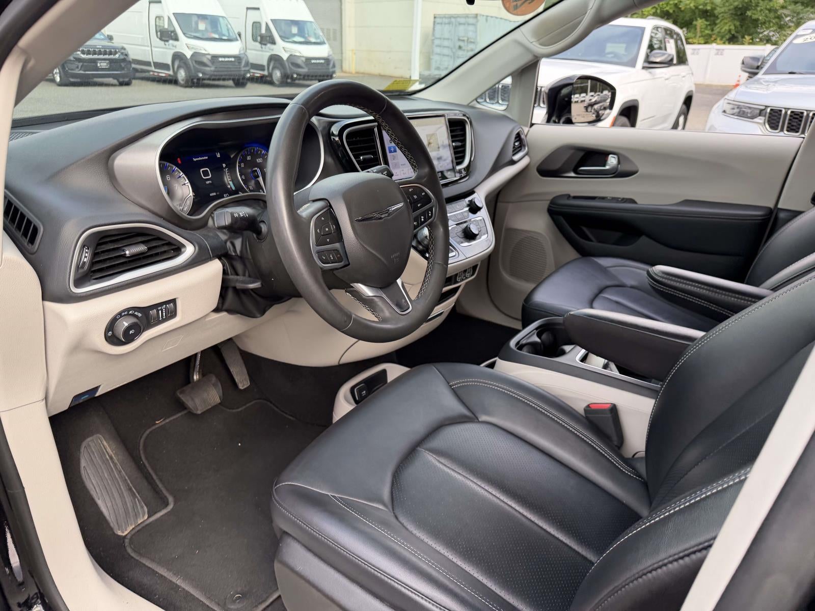 2024 Chrysler Pacifica Touring L