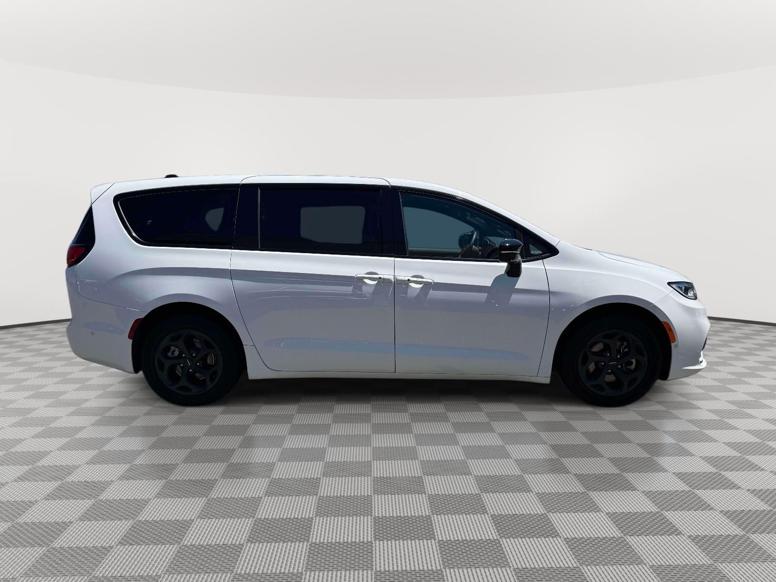 2024 Chrysler Pacifica Hybrid S Appearance Pkg
