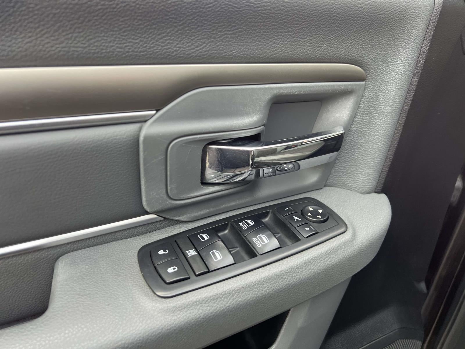 2017 RAM 1500 Big Horn Crew Cab 4x4 5'7' Box