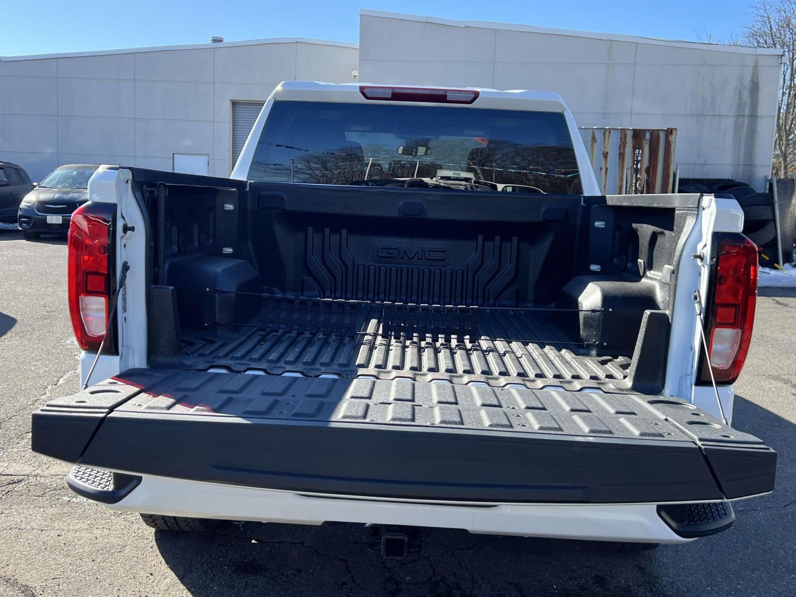 2025 GMC Sierra 1500 4WD Crew Cab Short Box Elevation with 3VL