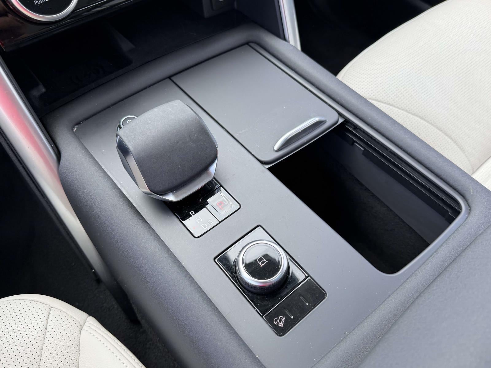 2025 Land Rover Discovery P300 S