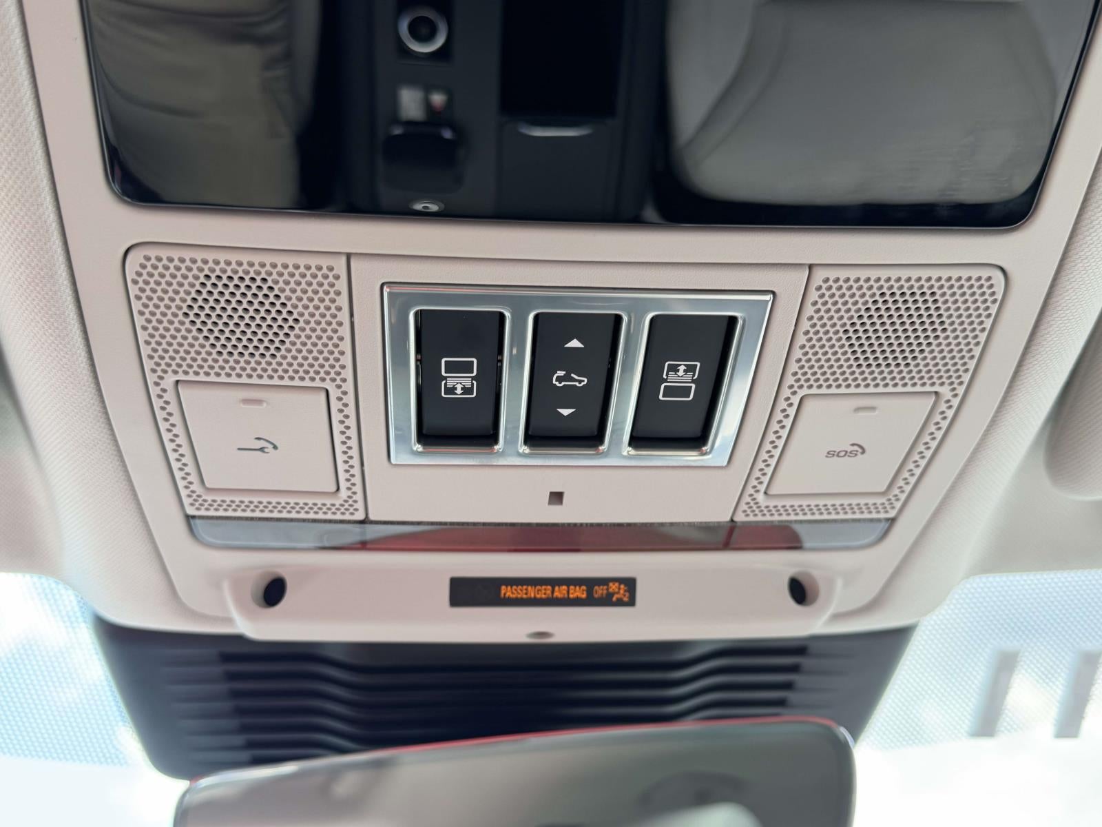 2025 Land Rover Discovery P300 S