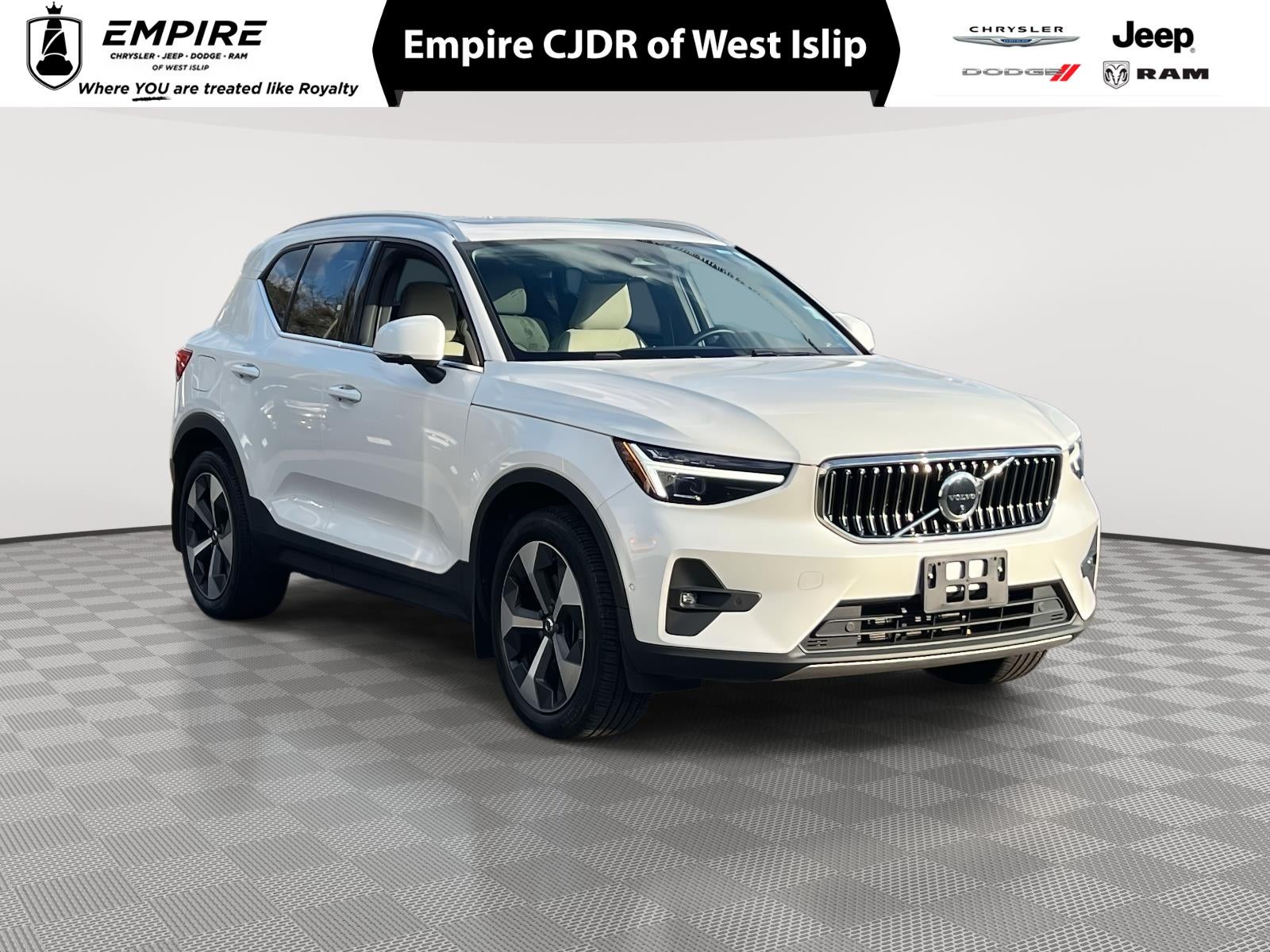 2023 Volvo XC40 B5 Ultimate Bright Theme